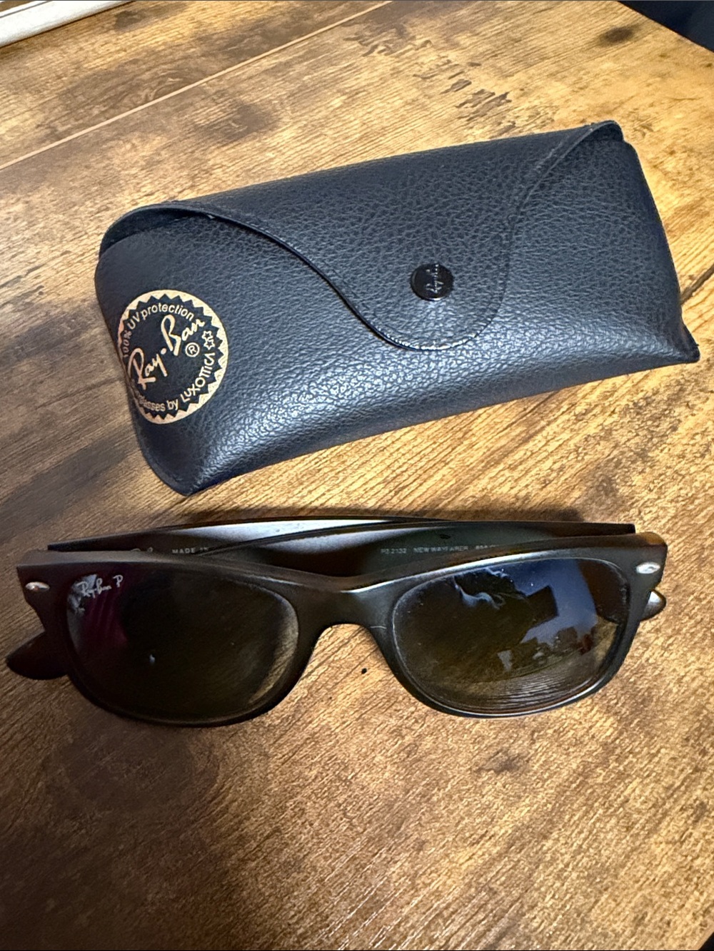 Ray-Ban Black Wayfarer Sunglasses with Matching Case